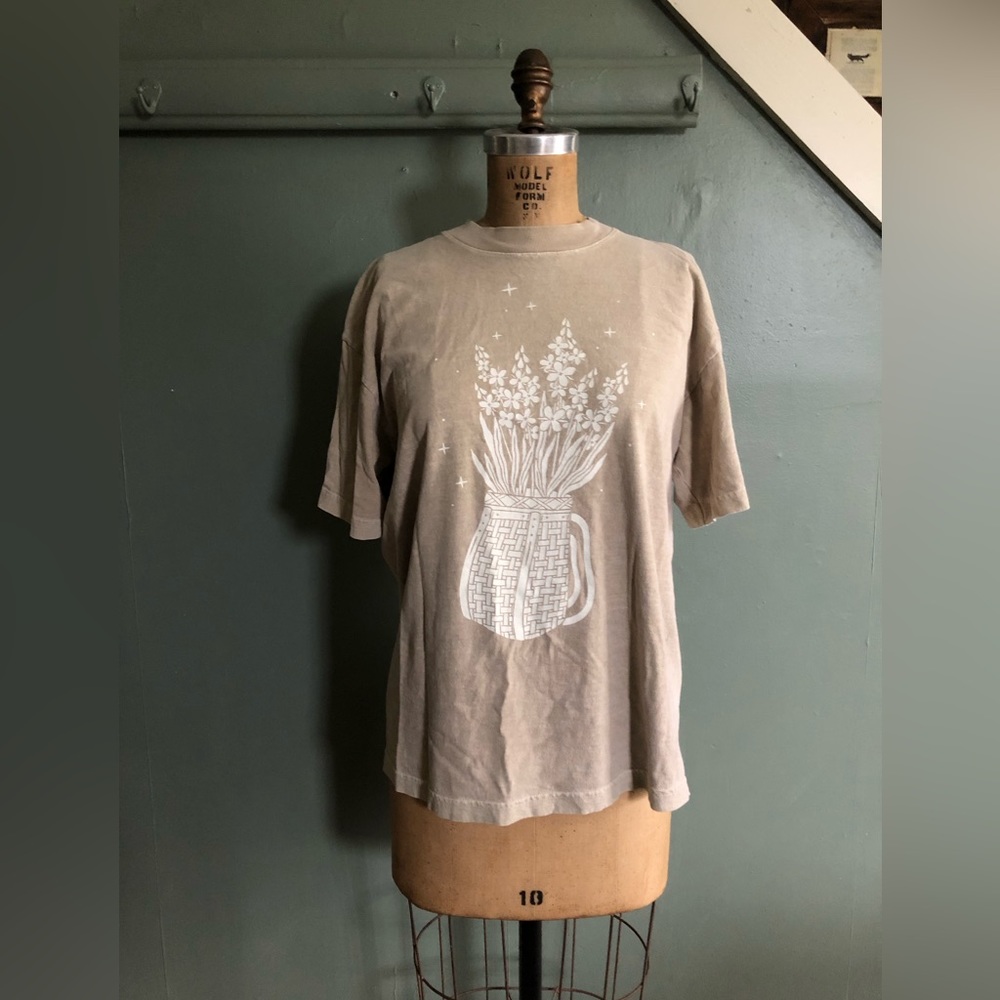 Sister Nettle Flower Basket Cotton T-Shirt Size Medium